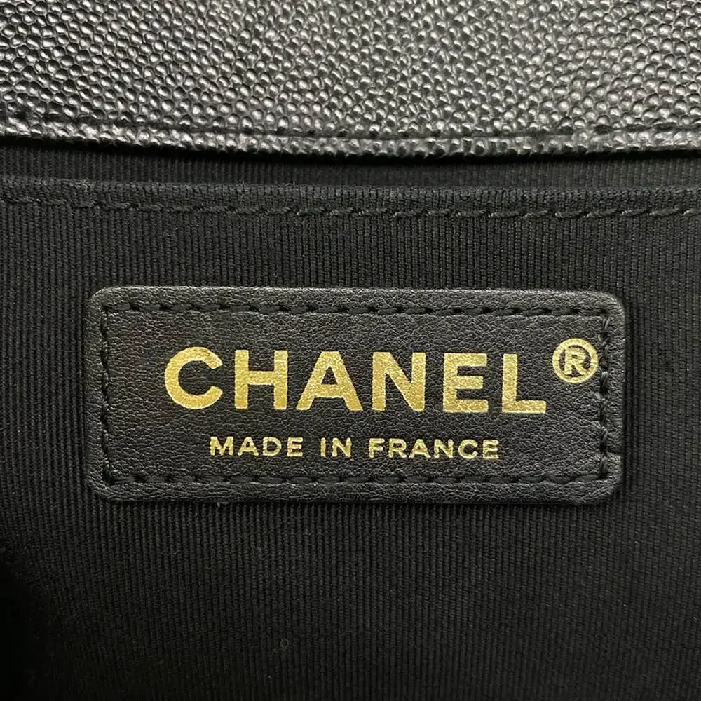 Chanel Boy Chanel / Matelasse Shoulder Bag A67086